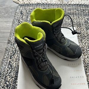 Geox snow boots size 13